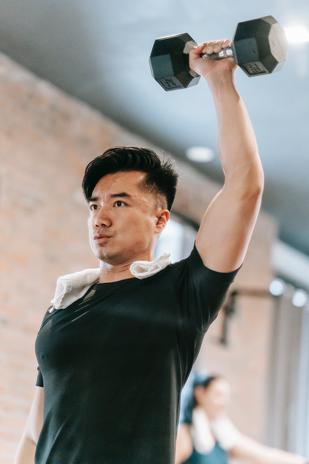 Gym clothes for men - Man working out in a black crew neck t-shirt